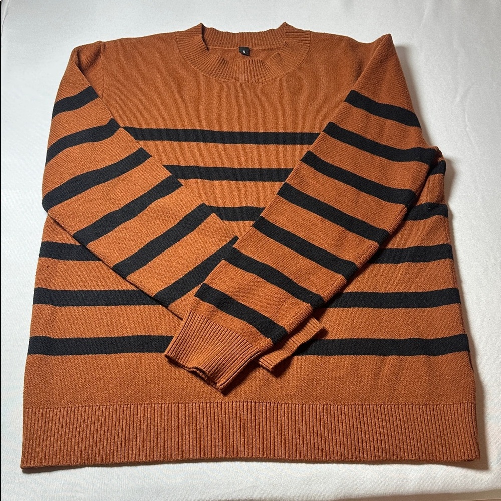 EUC• Classic Crewneck Women’s Sweater • Rust and Black • Size Small
